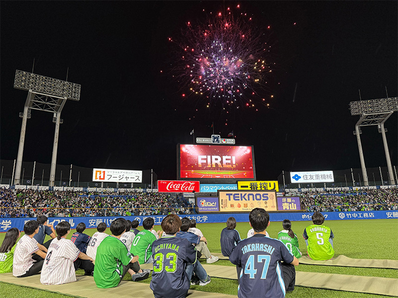 グラウンド内花火鑑賞体験