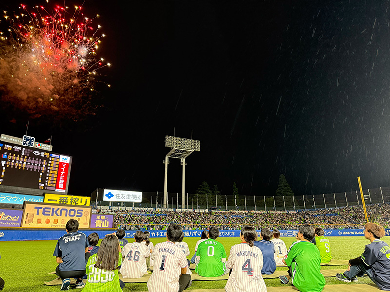 グラウンド内花火鑑賞体験